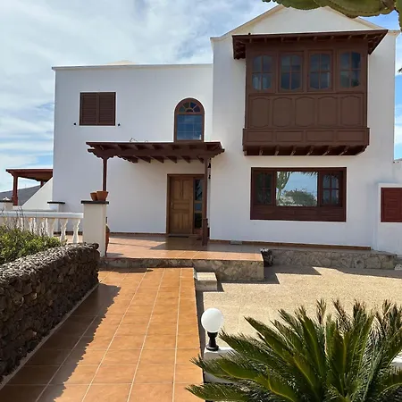 Casona El Faro De Macher